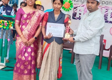 Ideal Teacher Award By Kalabaharti 2023